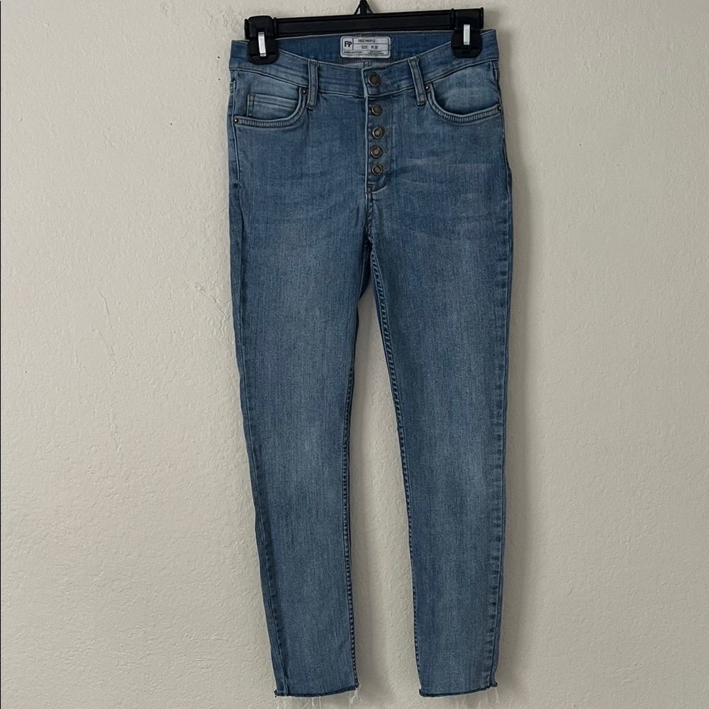 Free People Skinny Jeans Raw Hem Button Fly in Size 28